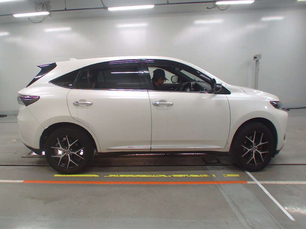 2016 Toyota Harrier ZSU60W[2]