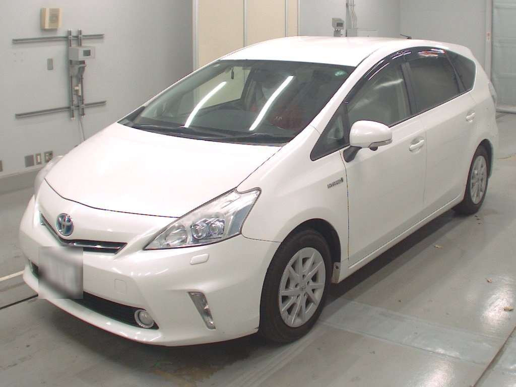 2011 Toyota Prius alpha ZVW41W[0]