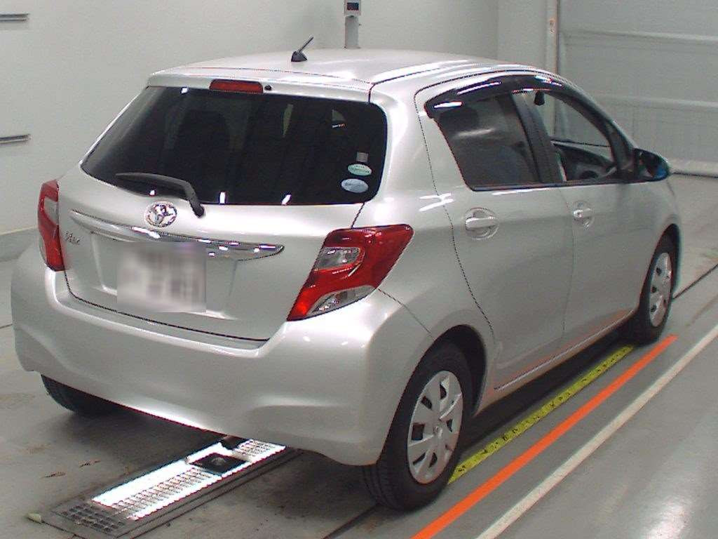 2015 Toyota Vitz NSP130[1]