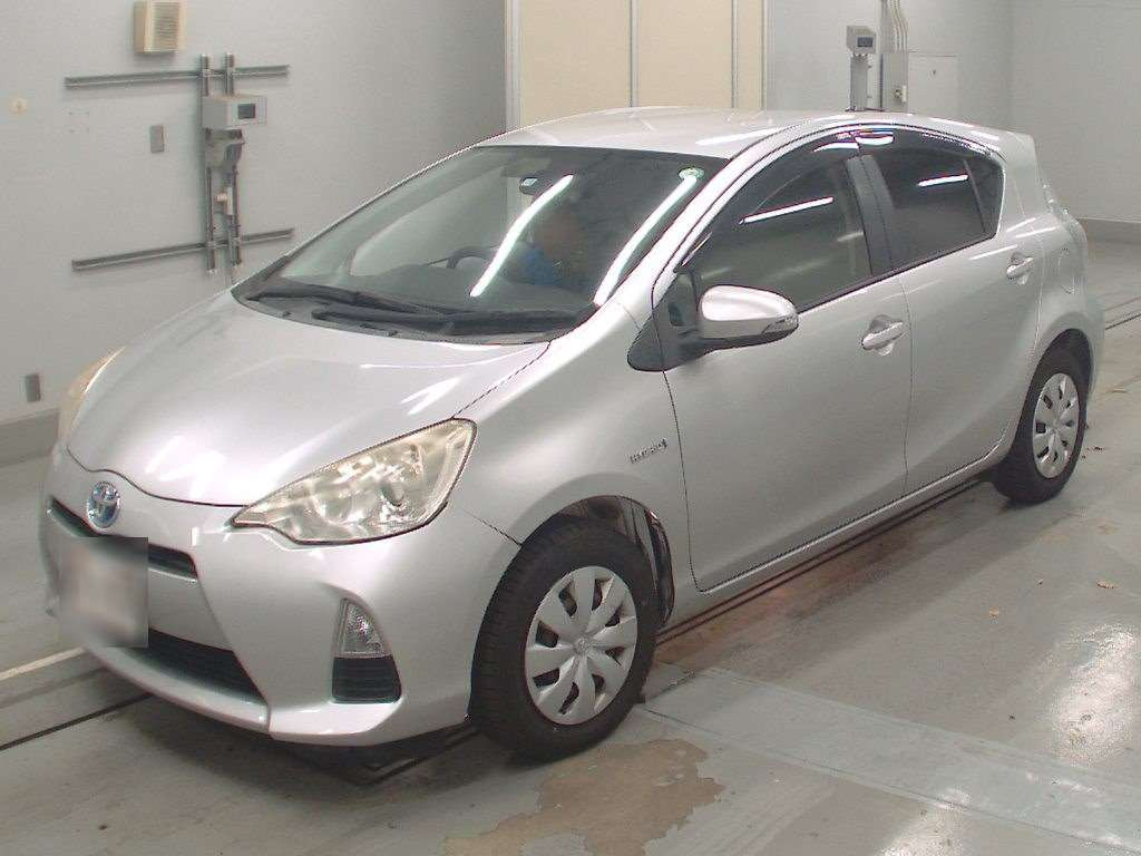 2013 Toyota Aqua NHP10[0]