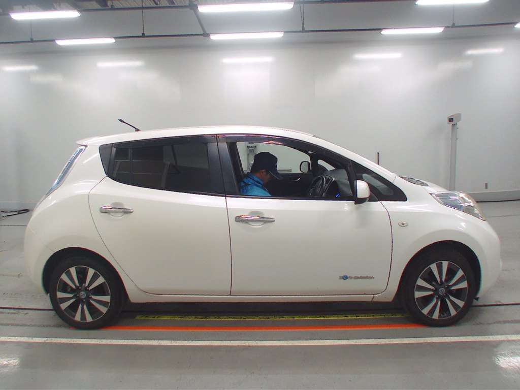 2015 Nissan Leaf AZE0[2]