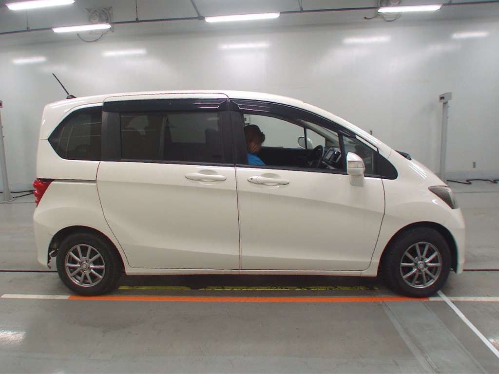 2011 Honda Freed GB3[2]