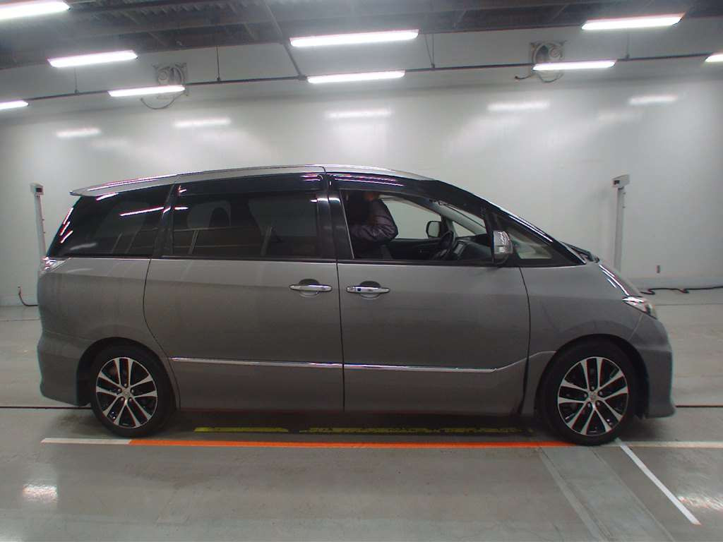 2013 Toyota Estima ACR50W[2]