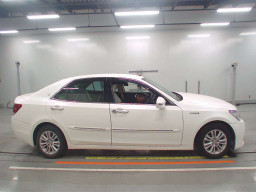 2013 Toyota Crown Hybrid