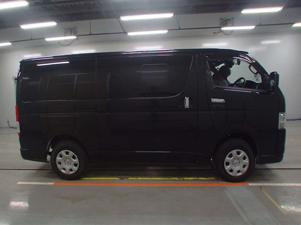 2022 Toyota Hiace Van GDH206V[2]