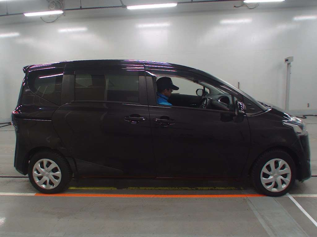 2018 Toyota Sienta NSP170G[2]