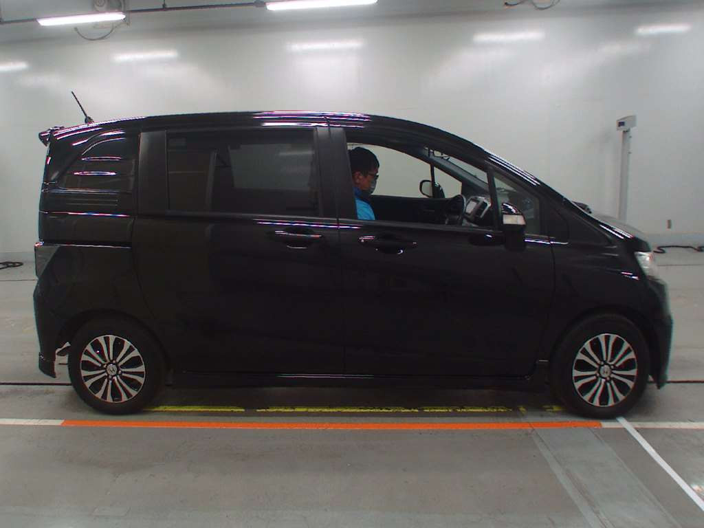 2014 Honda Freed Spike GB3[2]