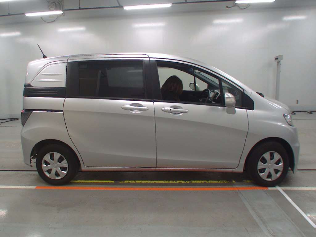 2014 Honda Freed Spike GB3[2]