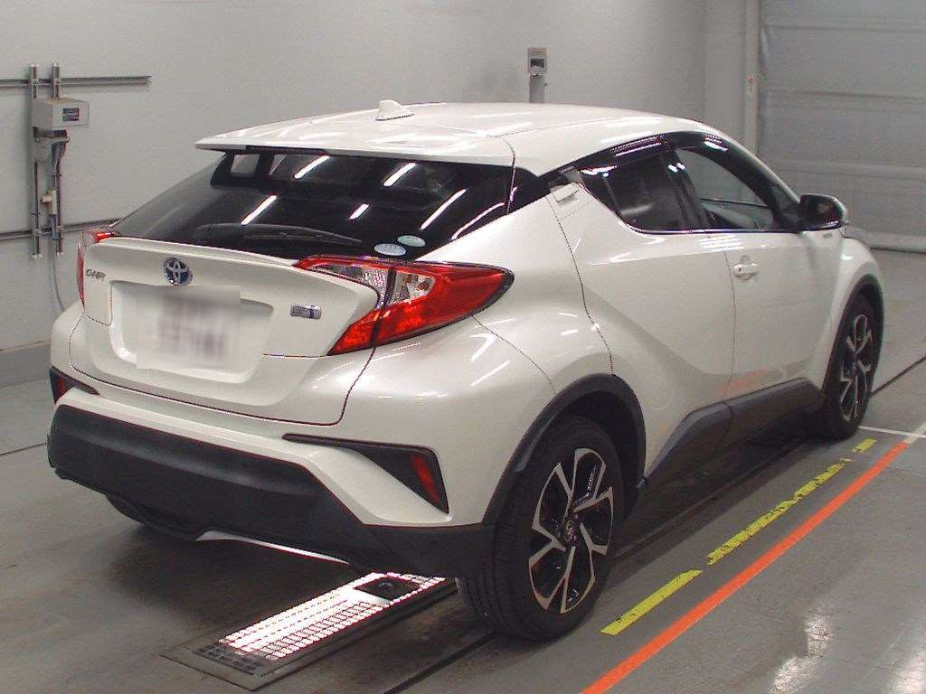 2017 Toyota C-HR ZYX10[1]