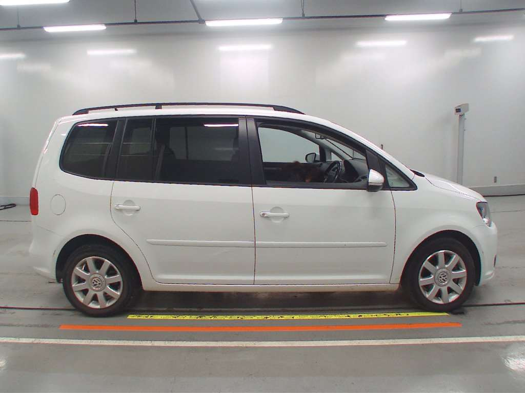 2014 Volkswagen Golf Touran 1TCTH[2]