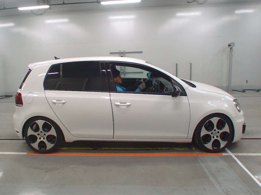 2010 Volkswagen Golf 1KCCZ[2]