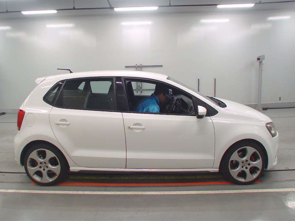 2011 Volkswagen Polo 6RCAV[2]