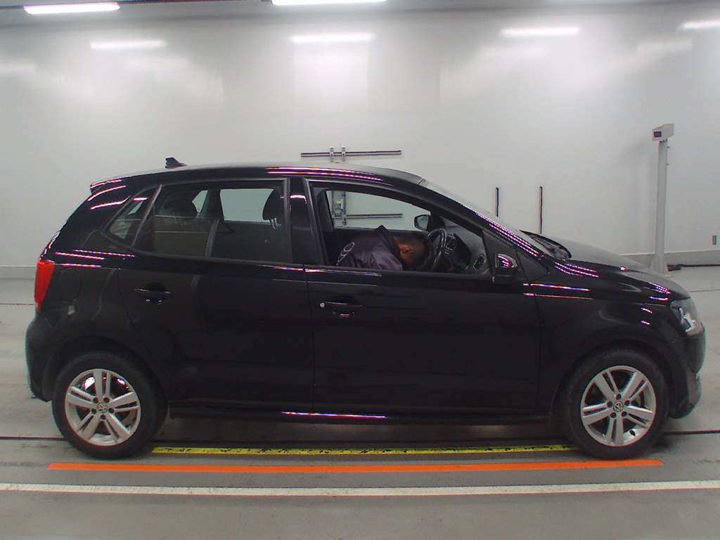 2014 Volkswagen Polo 6RCBZ[2]