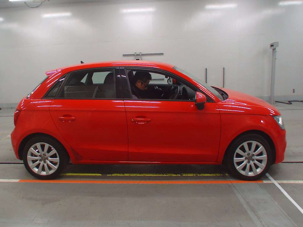 2013 Audi A1 Sportback 8XCAX[2]