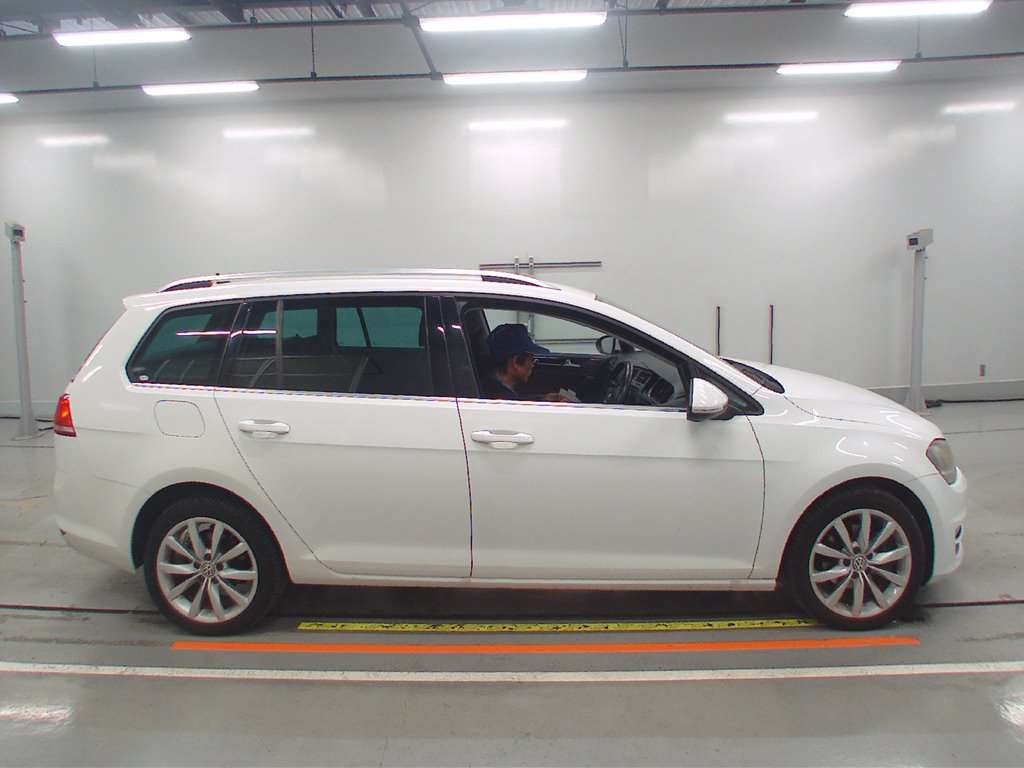 2014 Volkswagen Golf Variant AUCHP[2]