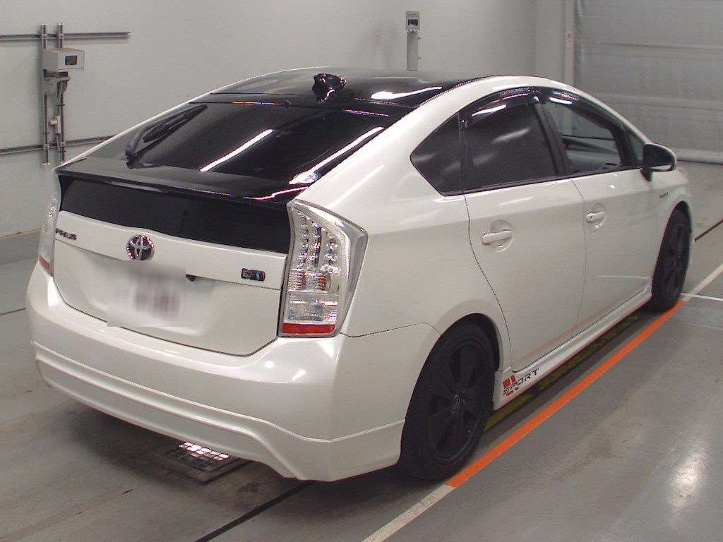 2010 Toyota Prius ZVW30[1]