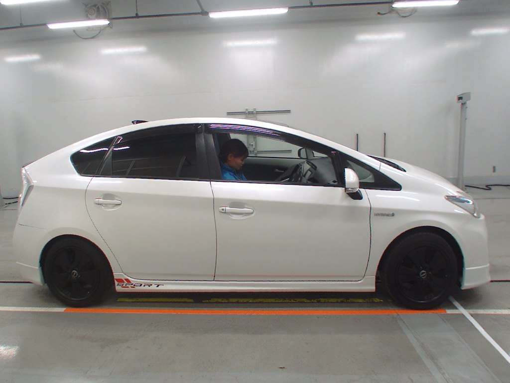 2010 Toyota Prius ZVW30[2]