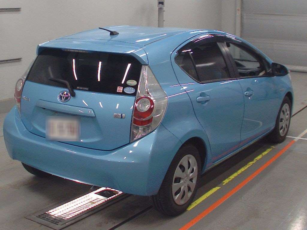 2014 Toyota Aqua NHP10[1]