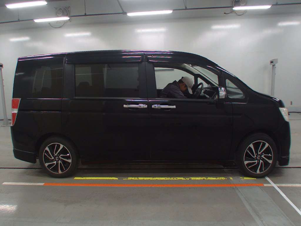 2009 Honda Step WGN RK1[2]