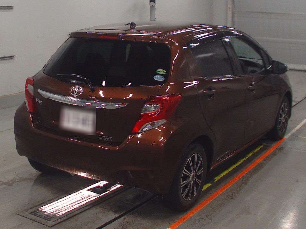 2014 Toyota Vitz NSP130[1]