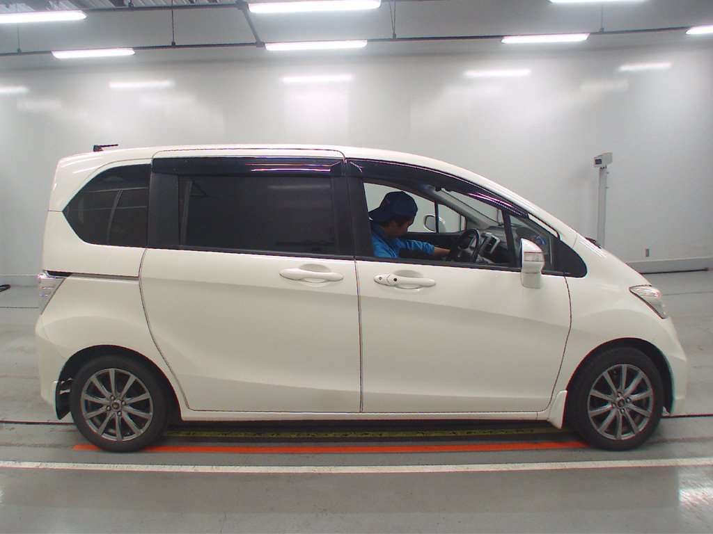 2011 Honda Freed GB3[2]