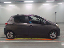 2011 Toyota Vitz