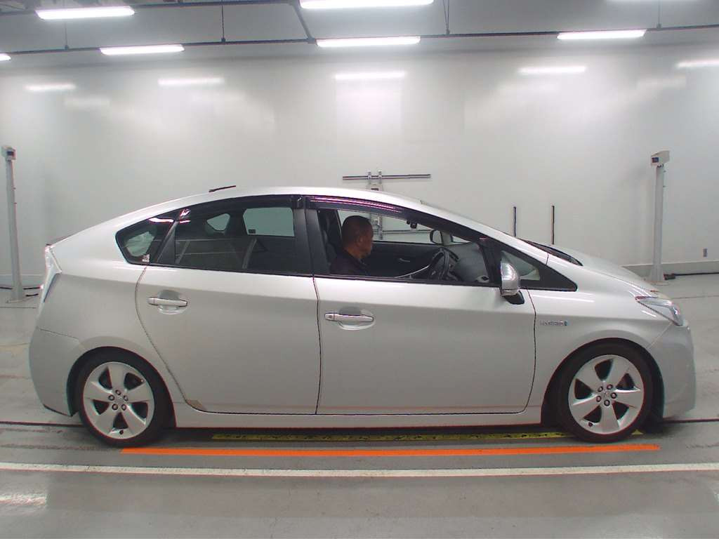 2010 Toyota Prius ZVW30[2]