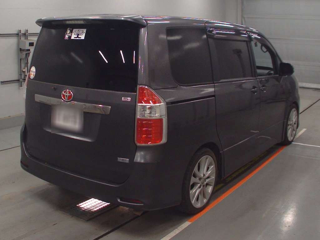 2009 Toyota Noah ZRR70W[1]