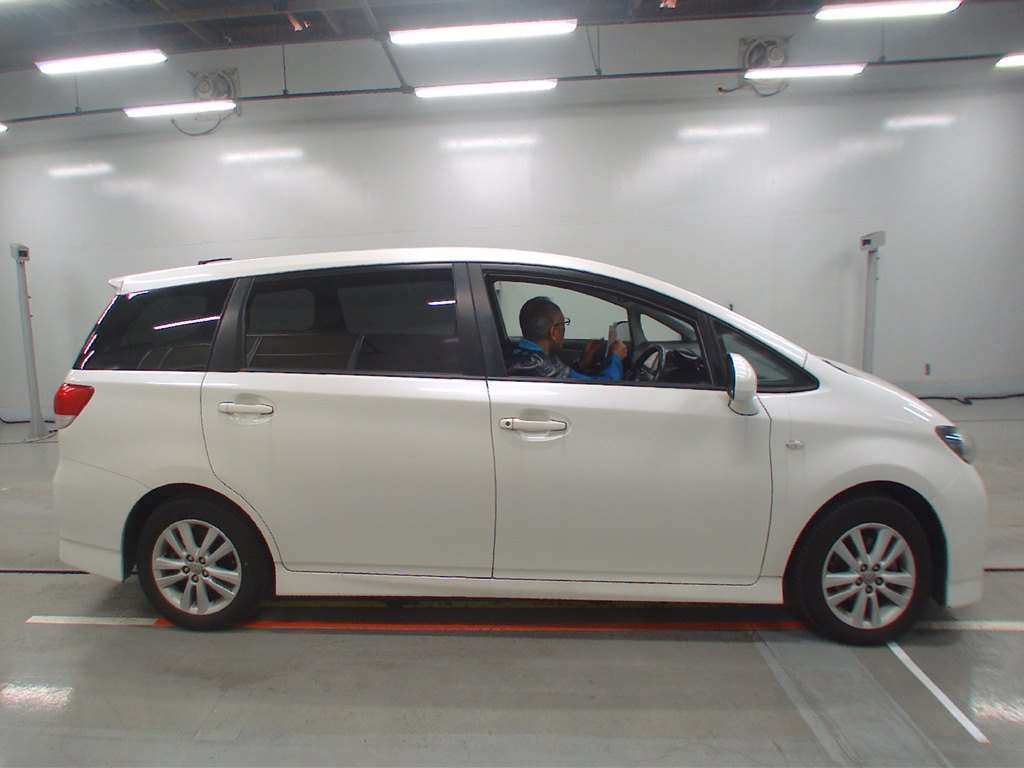 2010 Toyota Wish ZGE20W[2]