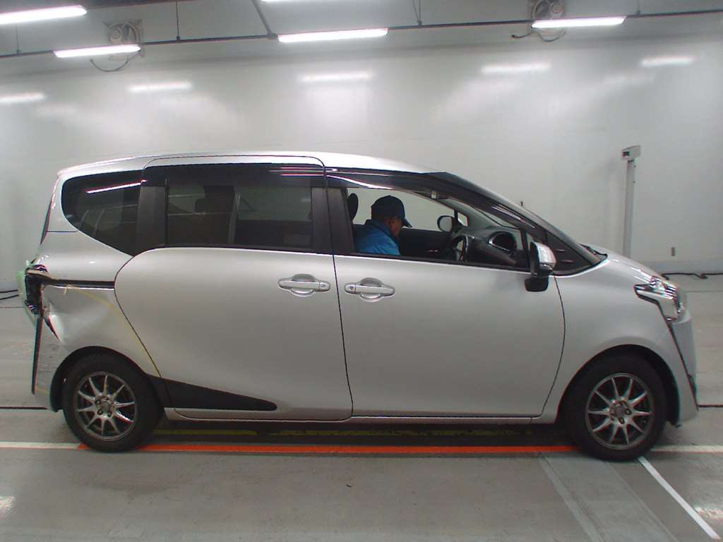 2017 Toyota Sienta NSP170G[2]