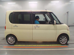 2011 Daihatsu Tanto