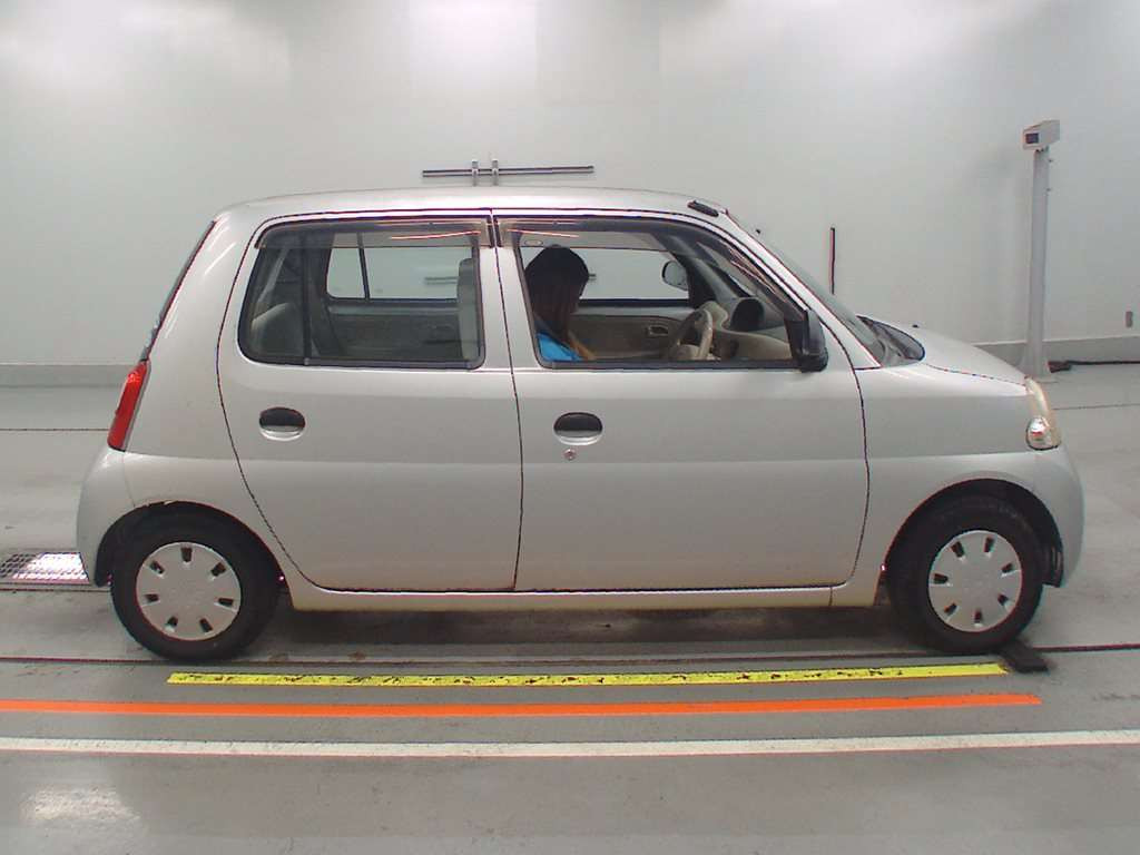 2007 Daihatsu Esse L235S[2]