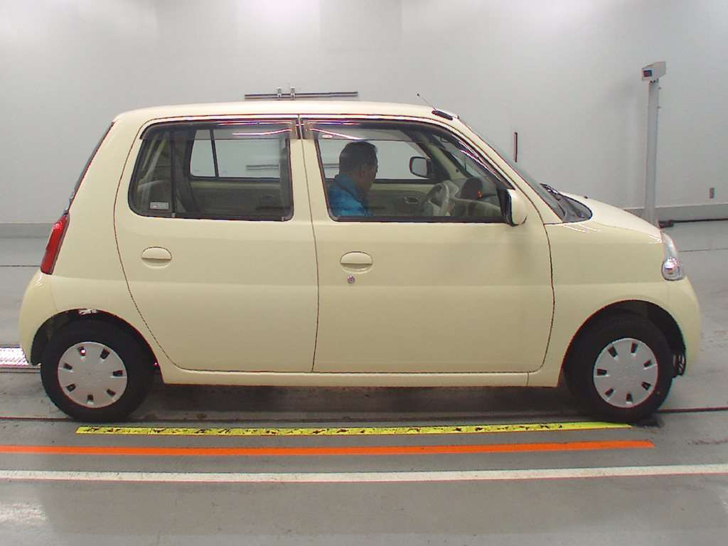 2006 Daihatsu Esse L235S[2]