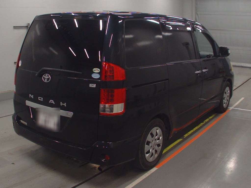 2006 Toyota Noah AZR60G[1]