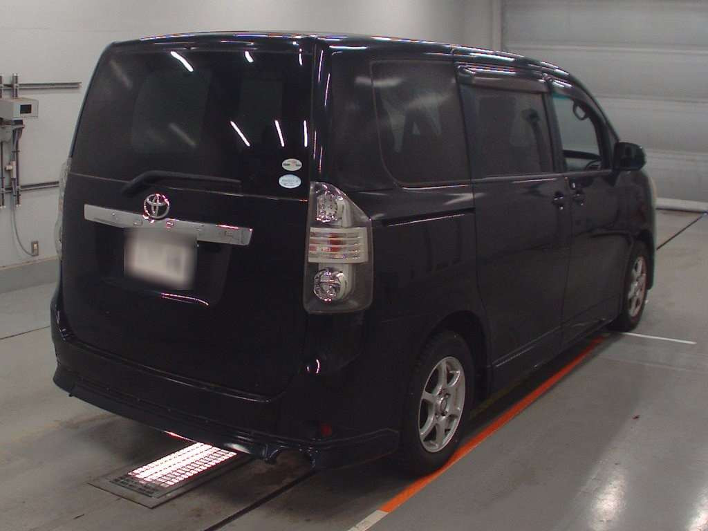 2007 Toyota Noah ZRR70G[1]