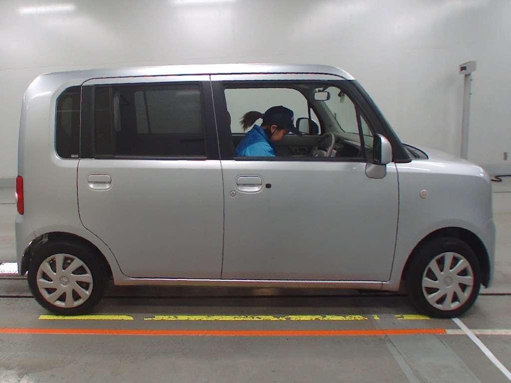 2011 Toyota Pixis Space L575A[2]