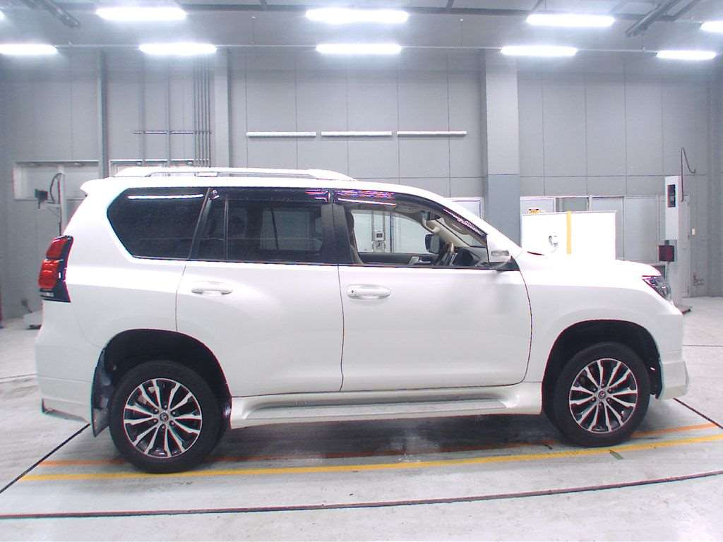 2019 Toyota Land Cruiser Prado TRJ150W[2]