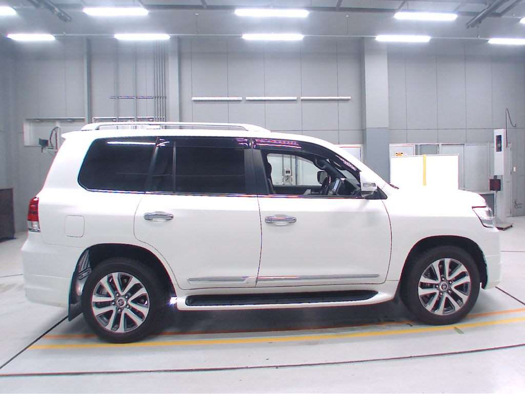 2020 Toyota Land Cruiser URJ202W[2]