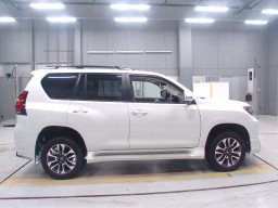 2022 Toyota Land Cruiser Prado