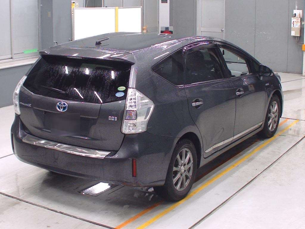 2014 Toyota Prius alpha ZVW41W[1]