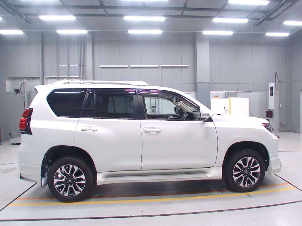 2020 Toyota Land Cruiser Prado TRJ150W[2]