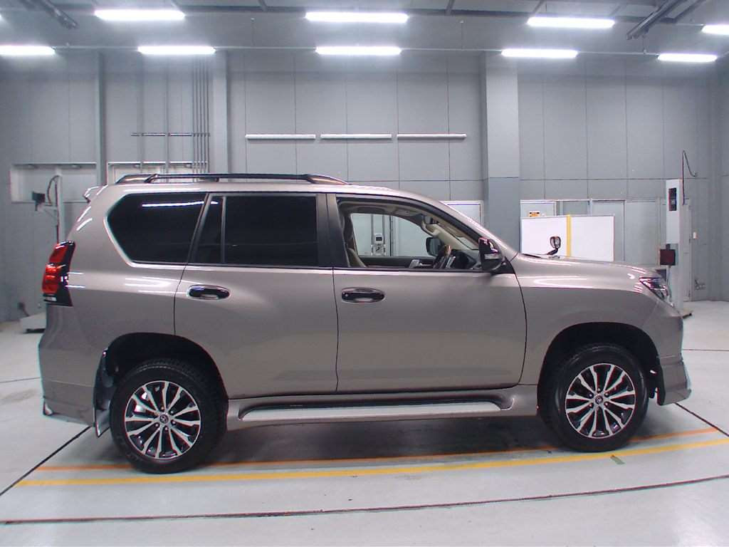 2020 Toyota Land Cruiser Prado TRJ150W[2]