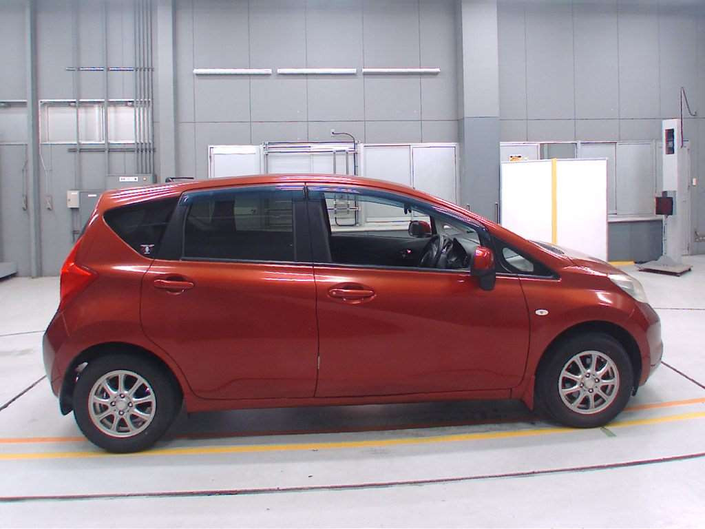 2013 Nissan Note E12[2]