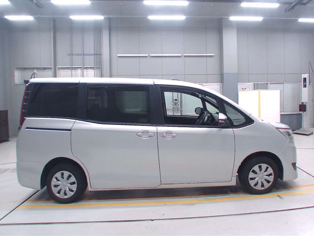 2020 Toyota Noah ZRR80G[2]