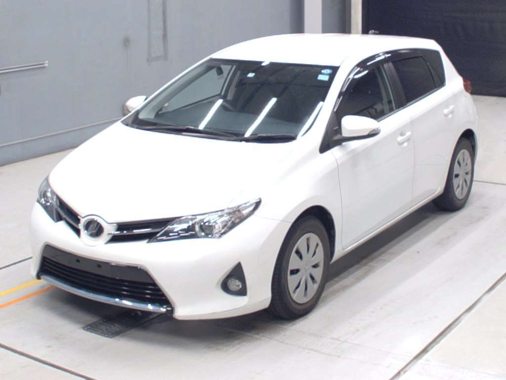 2013 Toyota Auris NZE181H[0]