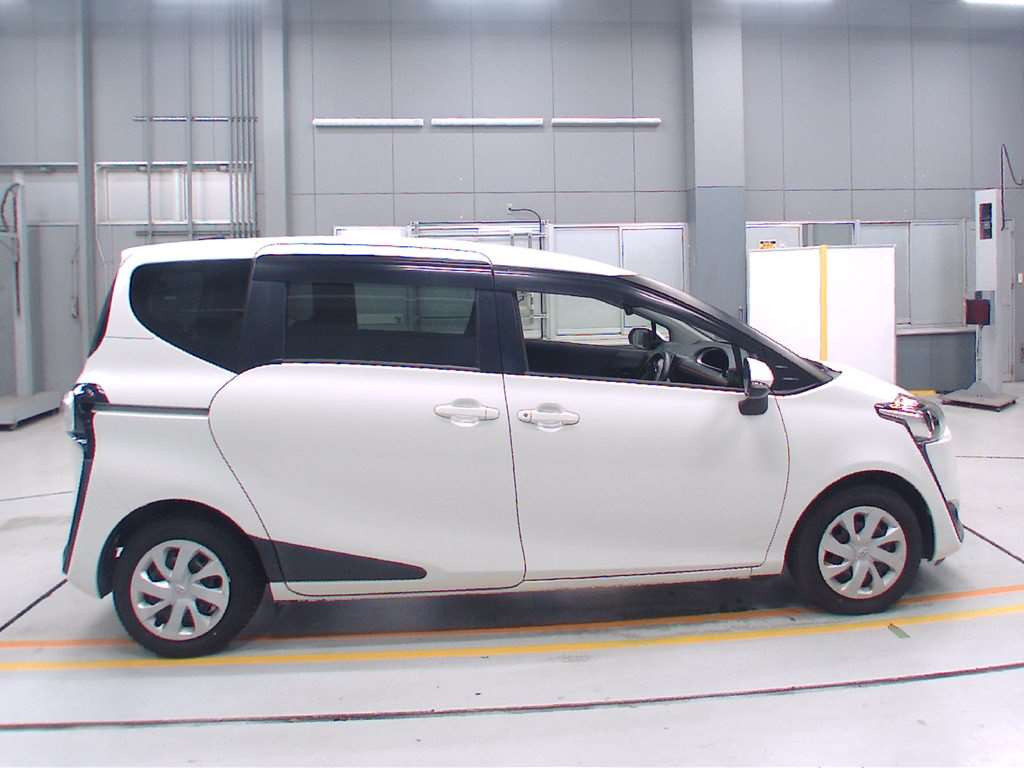 2015 Toyota Sienta NSP170G[2]