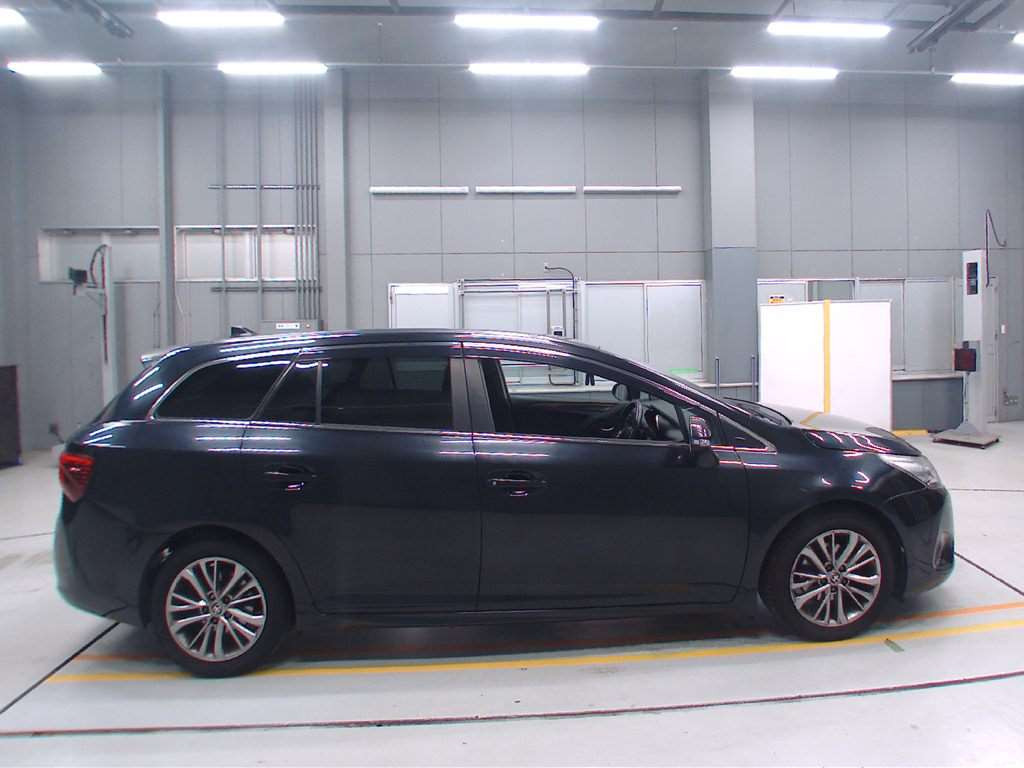 2016 Toyota Avensis Wagon ZRT272W[2]