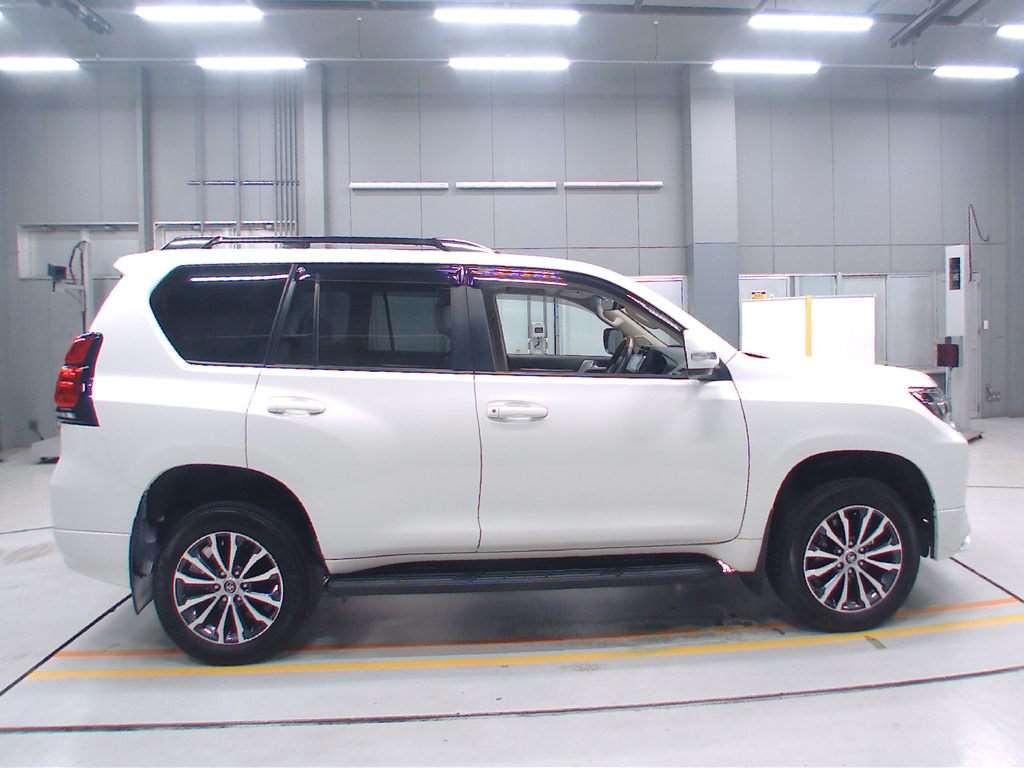 2020 Toyota Land Cruiser Prado TRJ150W[2]