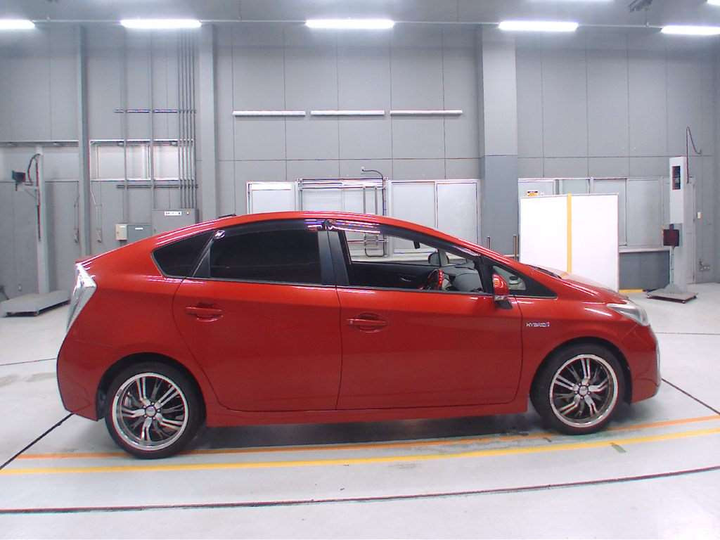 2012 Toyota Prius ZVW30[2]