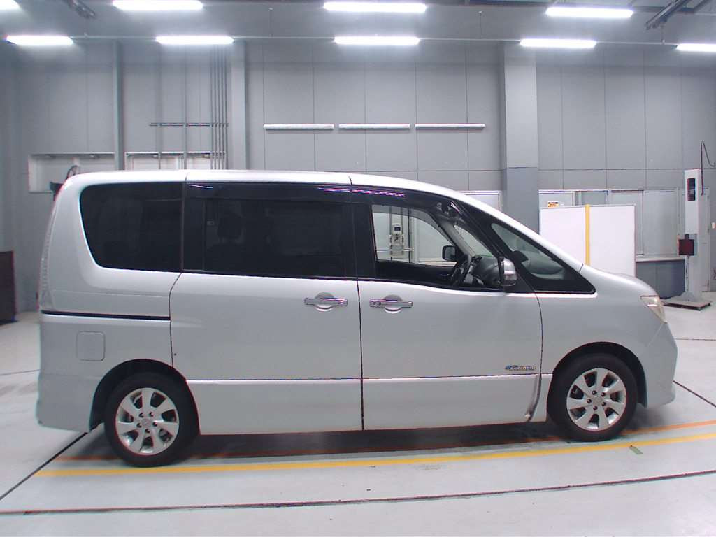 2013 Nissan Serena HFC26[2]